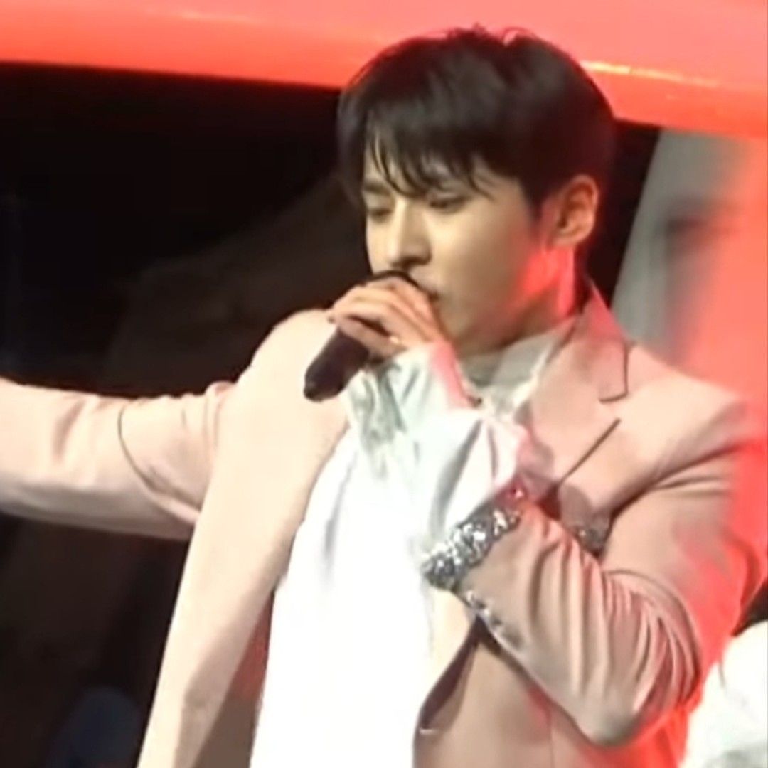 Behind-the-scenes cut of Seong Ri