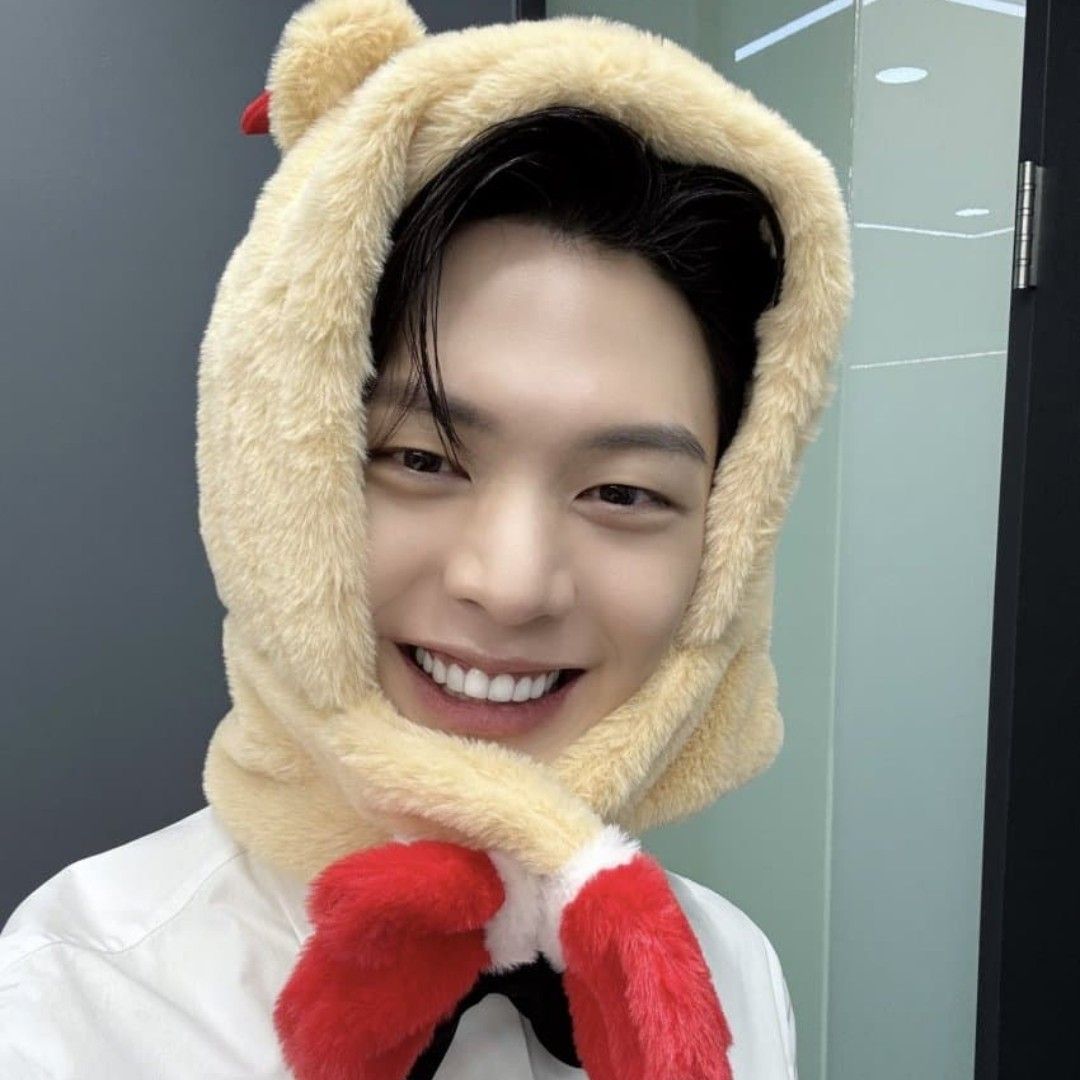 Latest photo of Yook Sungjae