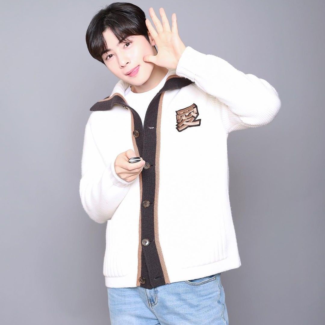 Behind-the-scenes cut of Cha Eunwoo