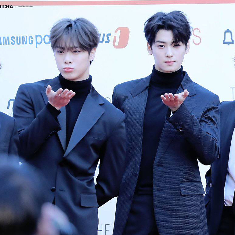 Behind-the-scenes cut of Cha Eunwoo