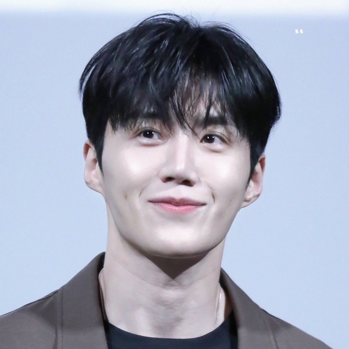 粉丝拍下的金宣虎瞬间