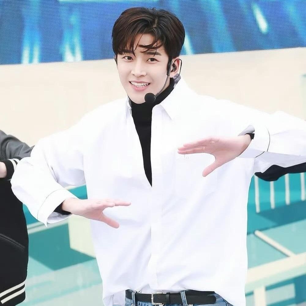 Foto terbaru dari Rowoon