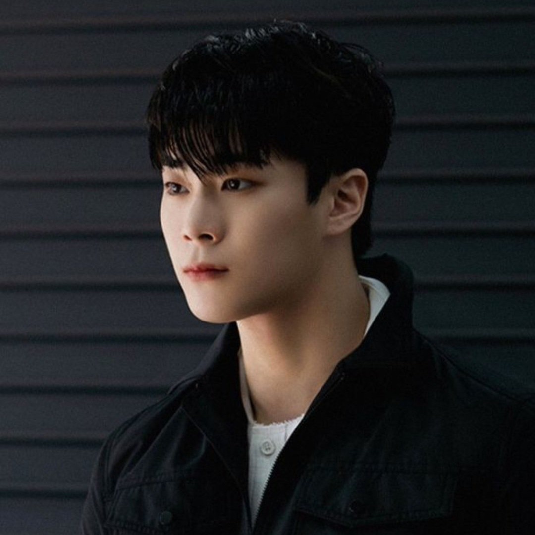A moment captured by a fan of Cha Eunwoo