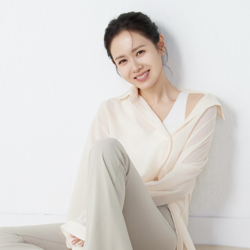 Behind-the-scenes cut of Son Yejin