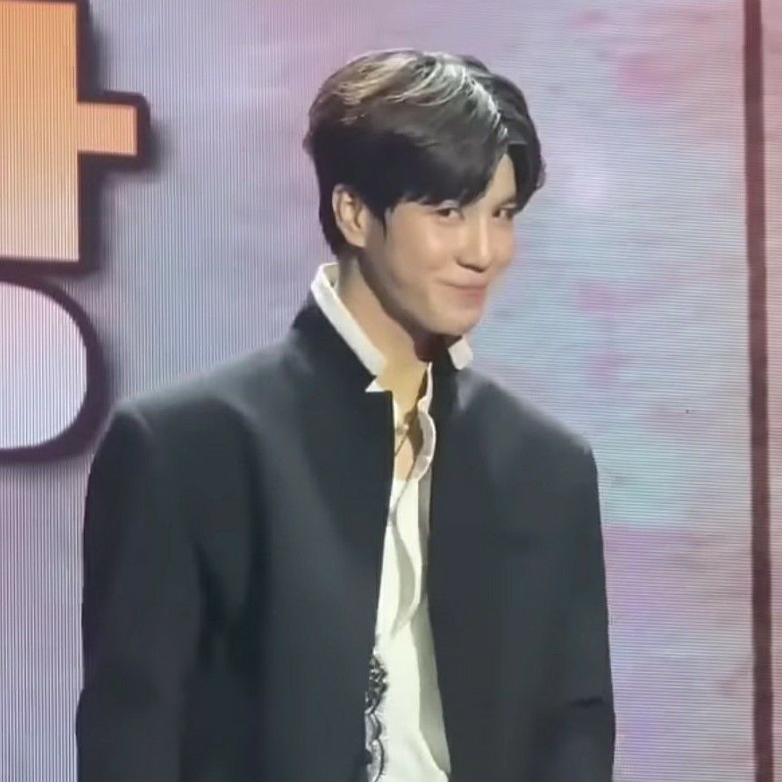 A moment captured by a fan of Jeong Dongwon