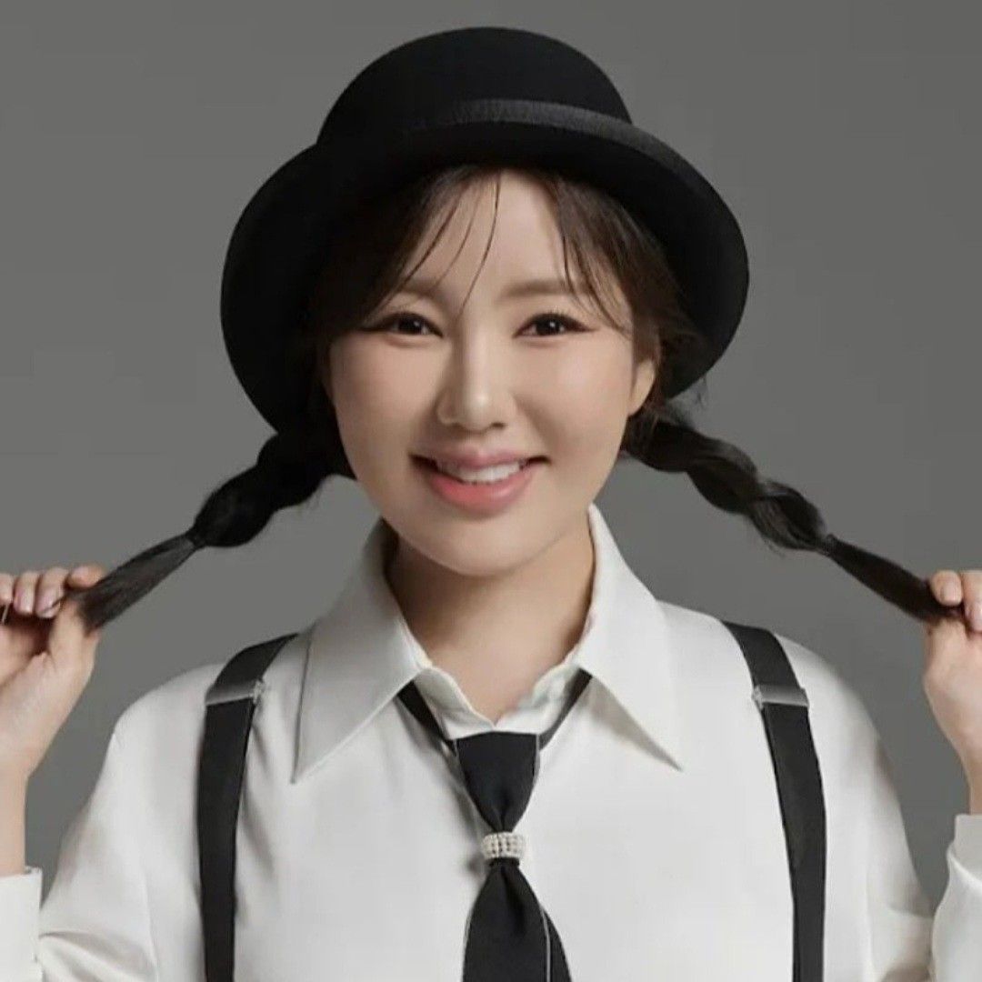 Latest photo of Song Gain