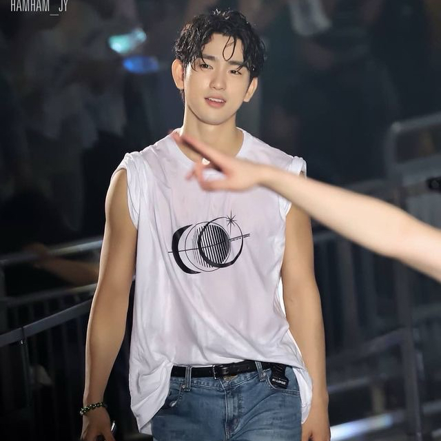 Foto terbaru dari Park Jinyoung