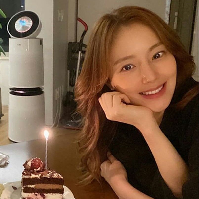 Behind-the-scenes cut of Moon Chaewon