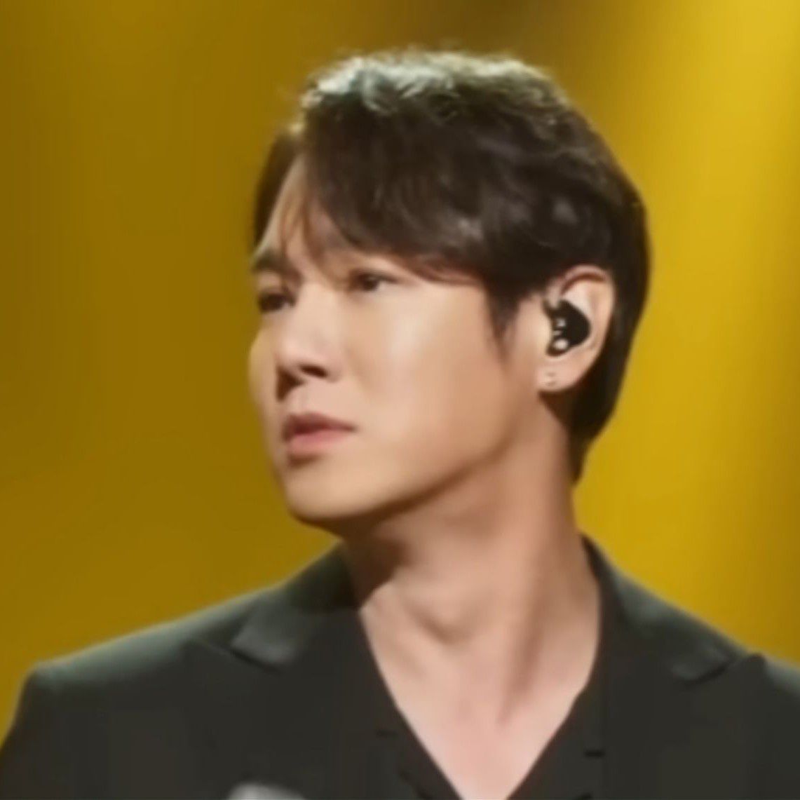 Behind-the-scenes cut of Hwanhee