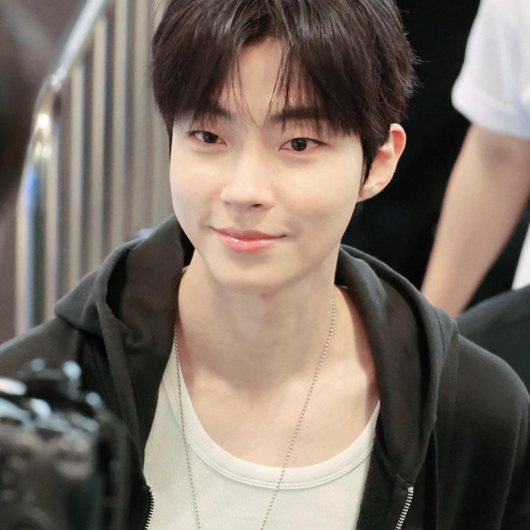 A moment captured by a fan of Hwang Inyoup