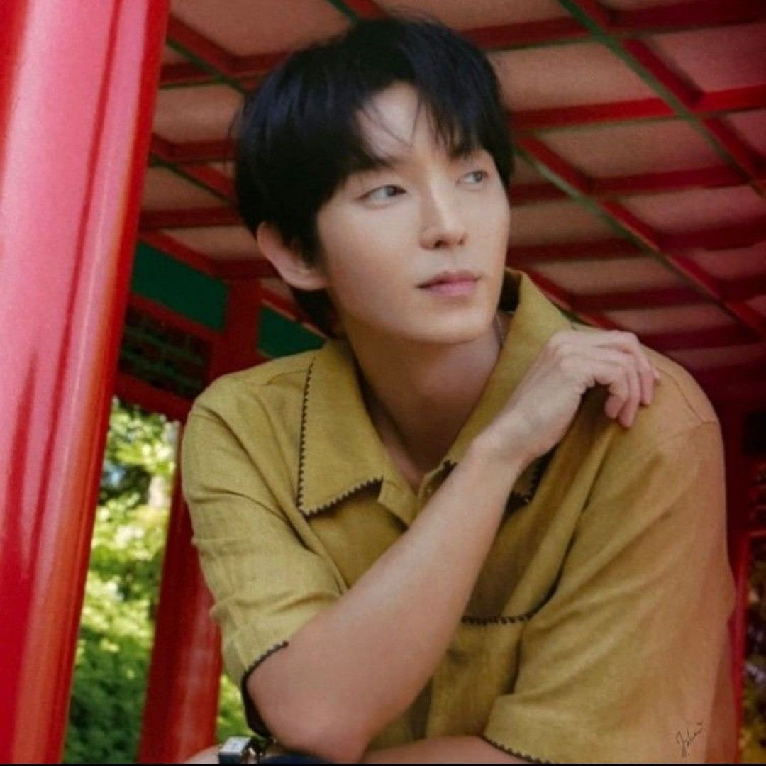 Behind-the-scenes cut of Lee Joongi