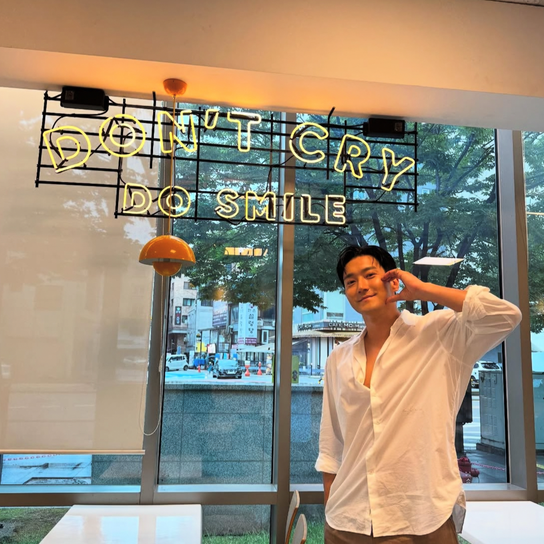 Recent activity shot of Choi Siwon