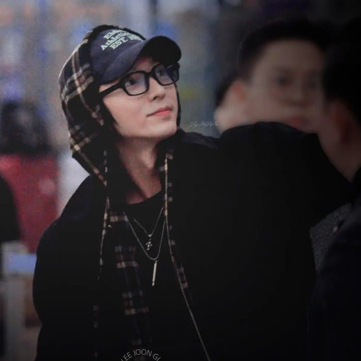 Behind-the-scenes cut of Lee Joongi