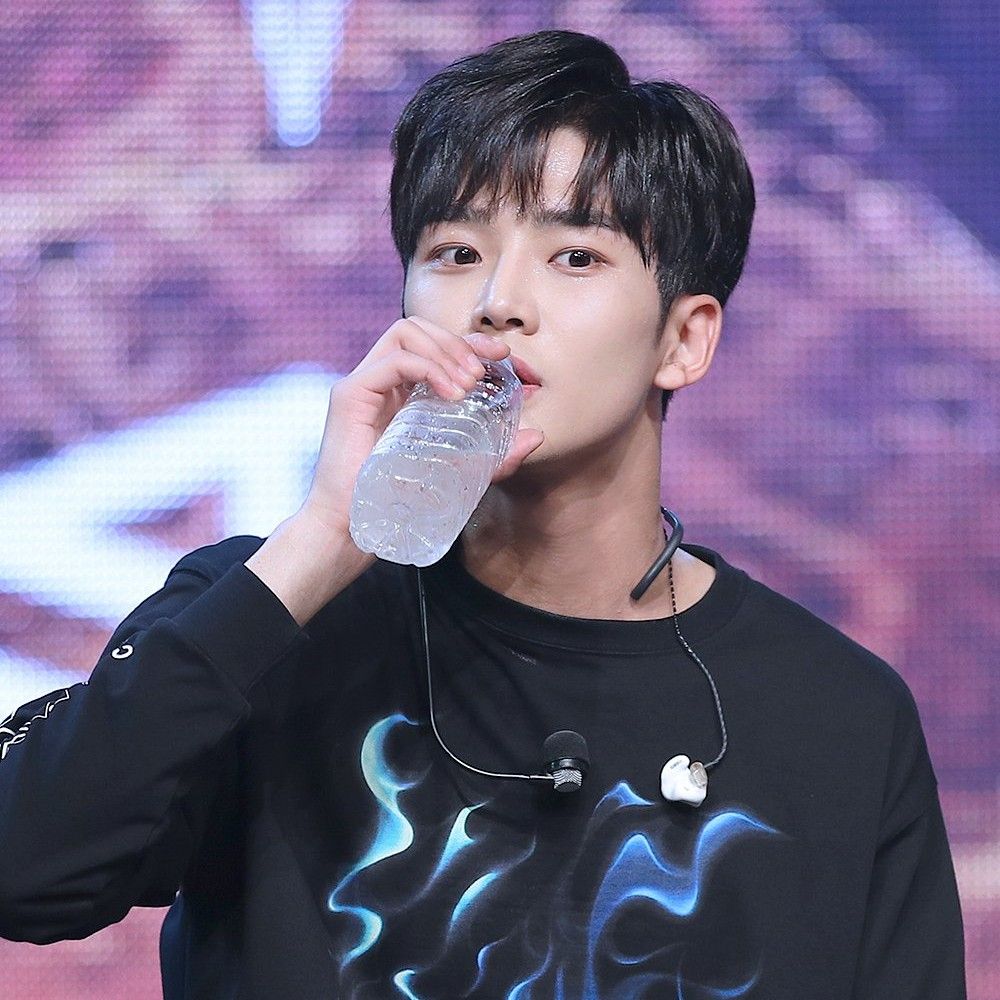 A moment captured by a fan of Rowoon