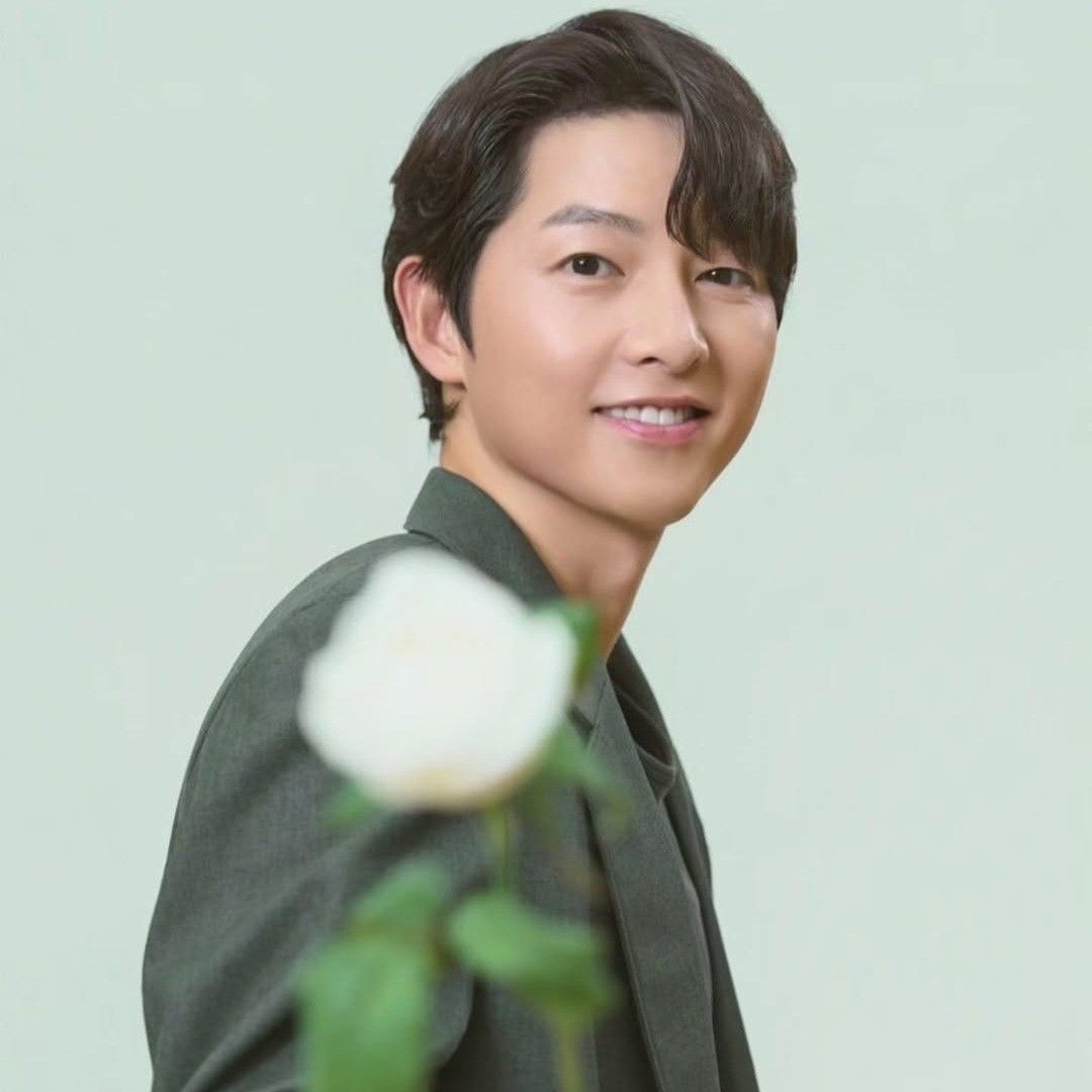 Latest photo of Song Joongki