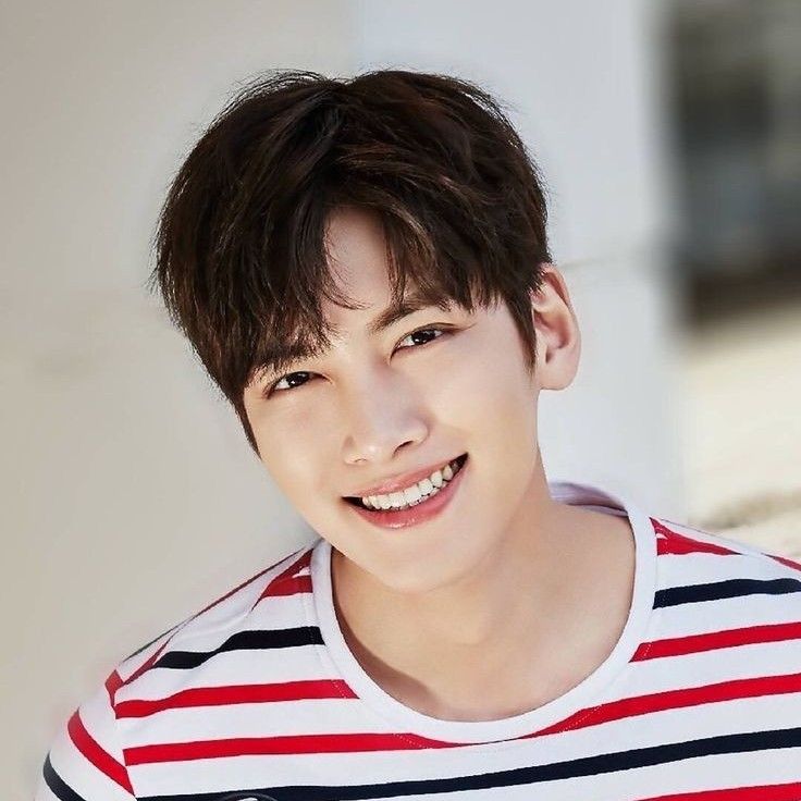 粉丝拍下的池昌旭瞬间