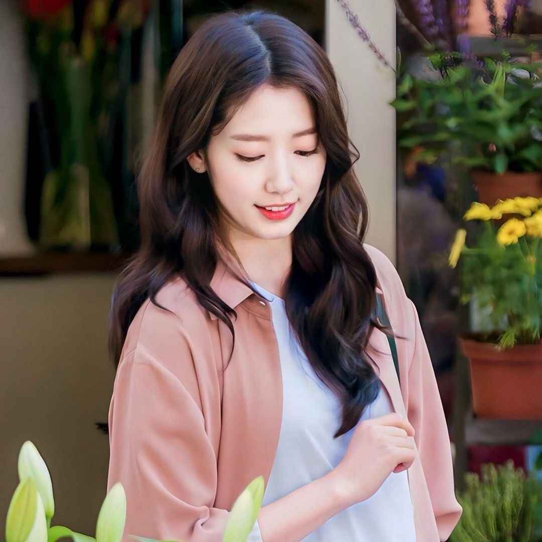 Behind-the-scenes cut of Park Shinhye