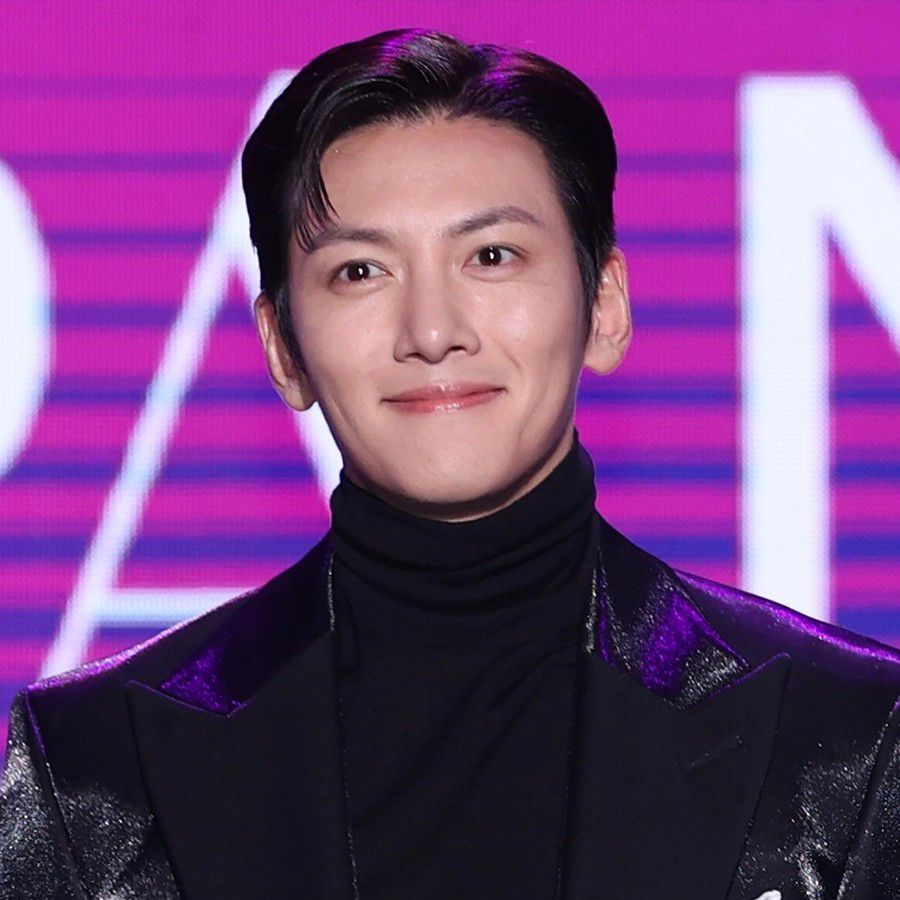 Behind-the-scenes cut of Ji Changwook