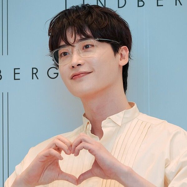 Behind-the-scenes cut of Lee Jongsuk