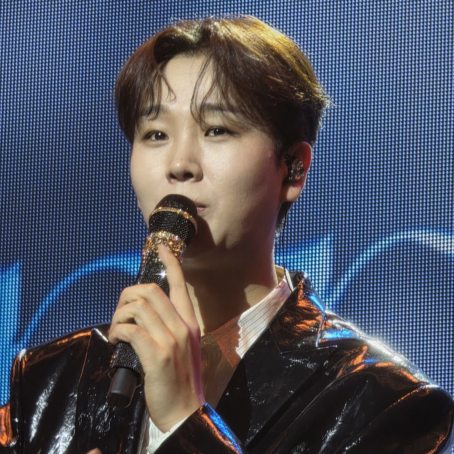 Behind-the-scenes cut of Song Minjun