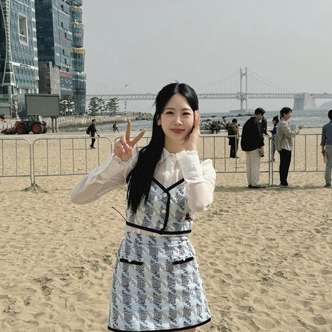 Behind-the-scenes cut of Kang Hyeyeon