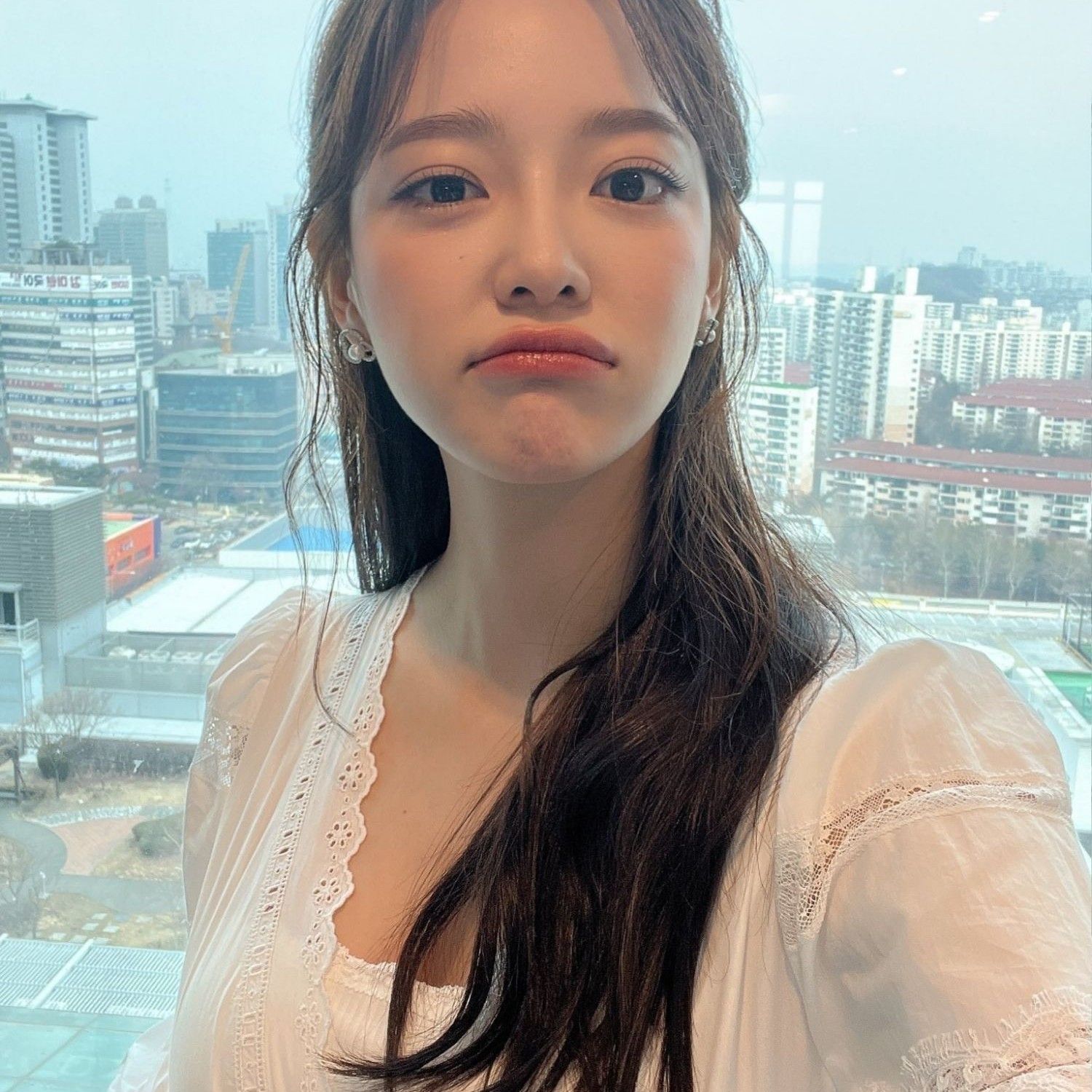 Behind-the-scenes cut of Kim Sejeong