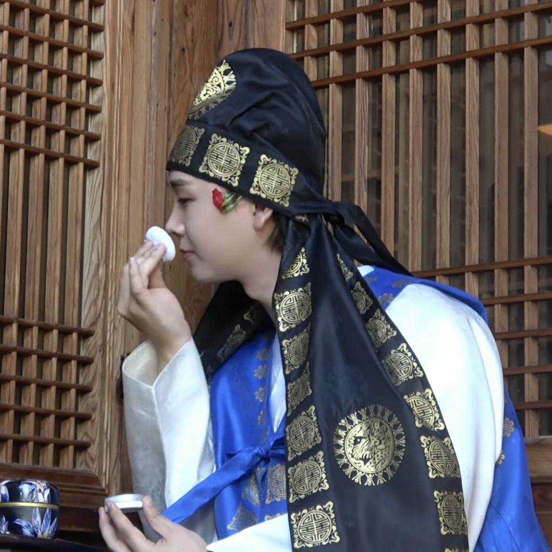 Behind-the-scenes cut of Song Minjun