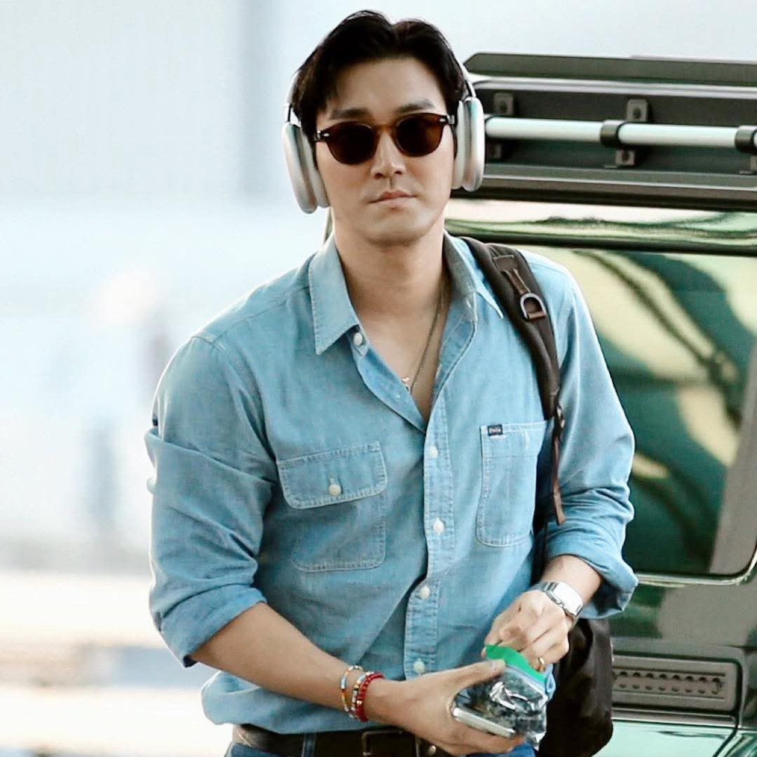 Behind-the-scenes cut of Choi Siwon
