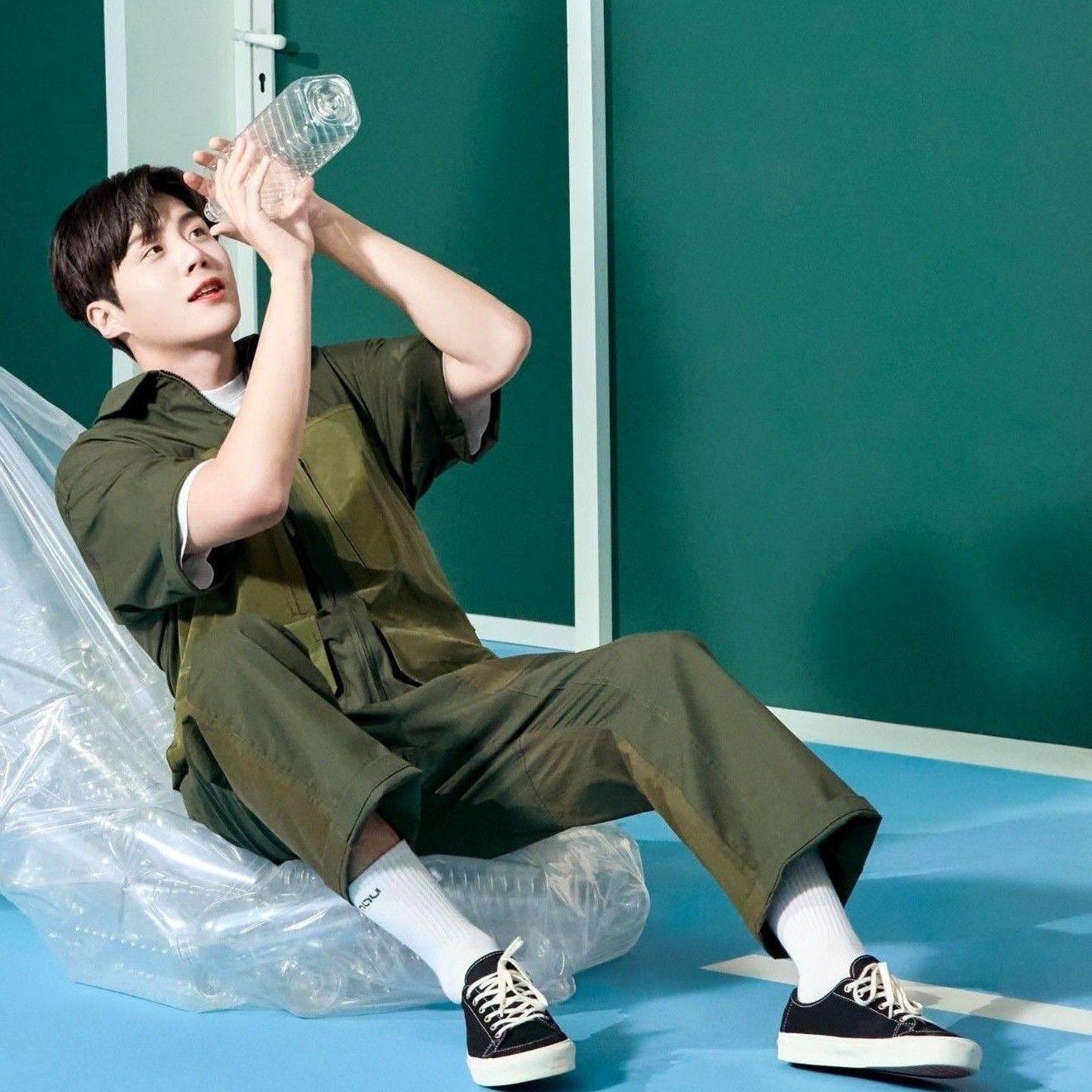 Behind-the-scenes cut of Kim Seonho