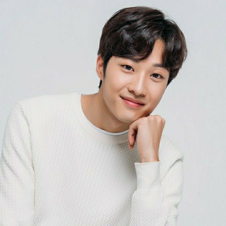 Recent activity shot of Lee Jongwon