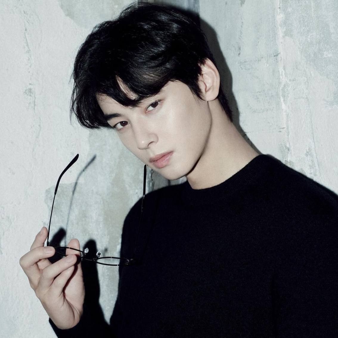 Latest photo of Cha Eunwoo