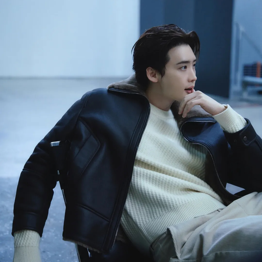 Recent activity shot of Lee Jongsuk
