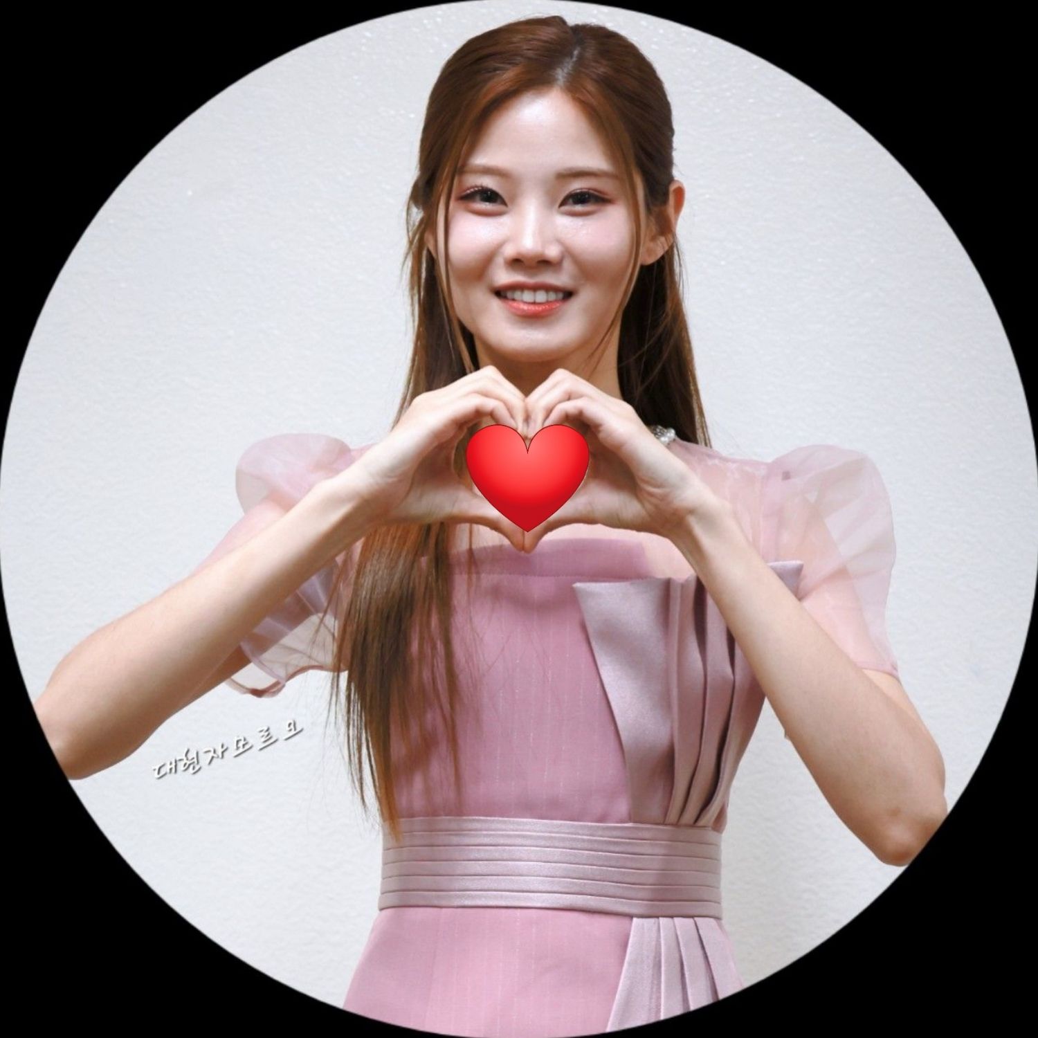 Behind-the-scenes cut of Bae Ahyeon
