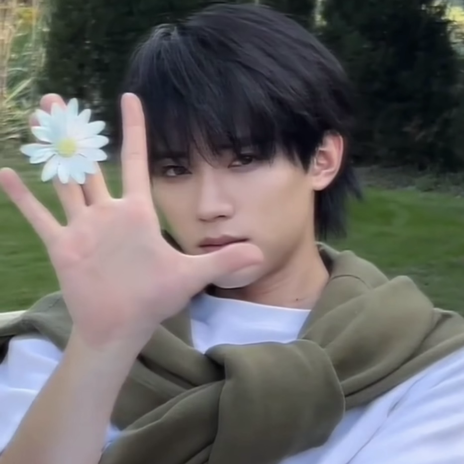 Behind-the-scenes cut of Zhou Yiran