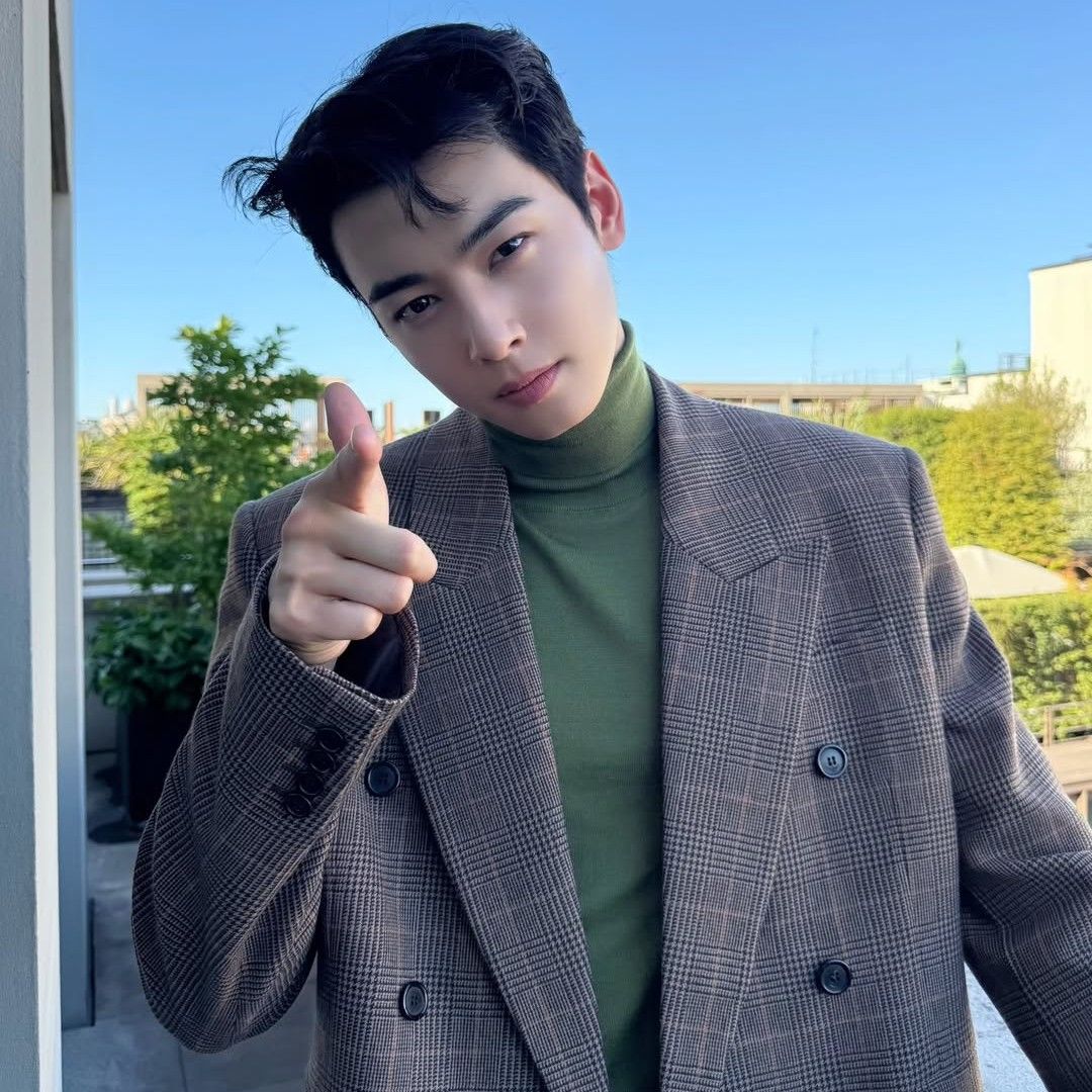 Behind-the-scenes cut of Cha Eunwoo