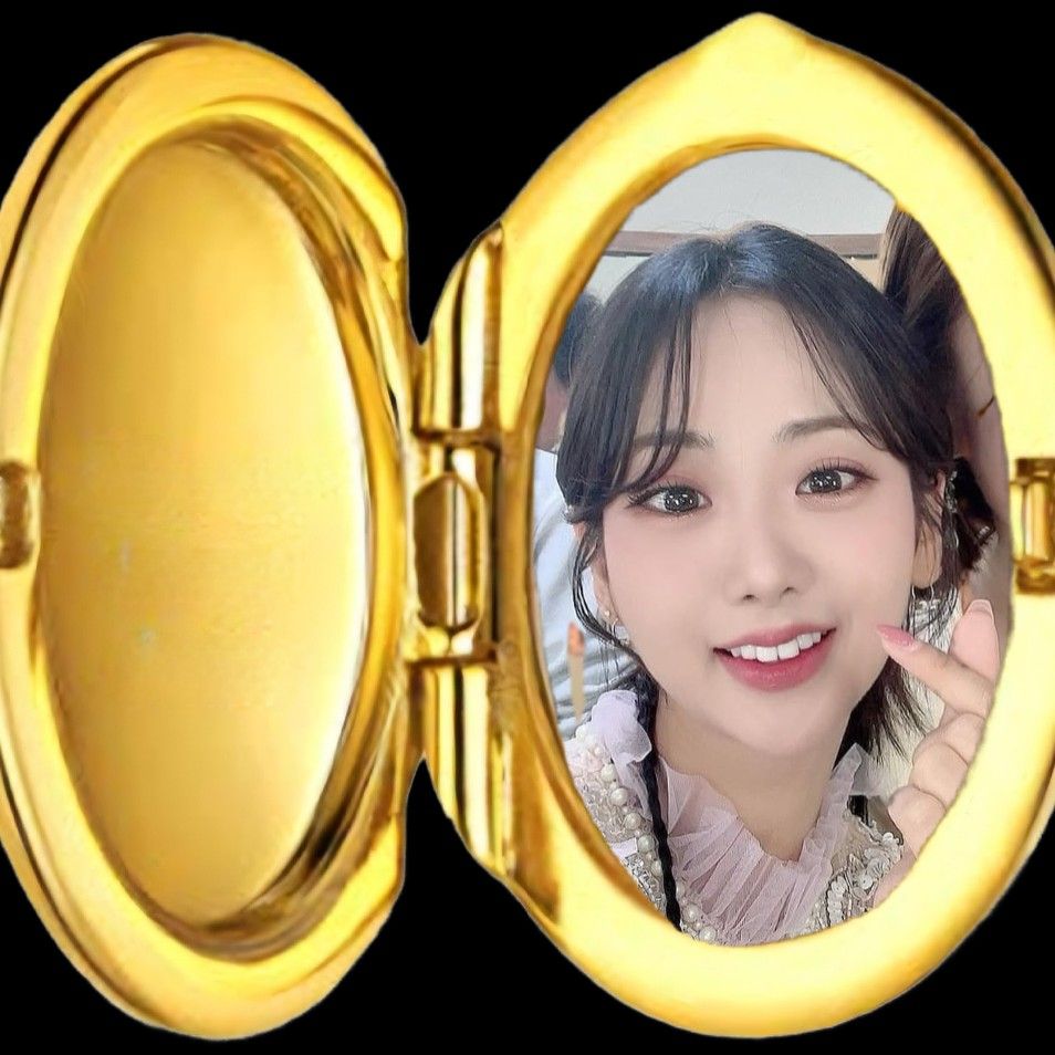 A moment captured by a fan of Kang Hyeyeon