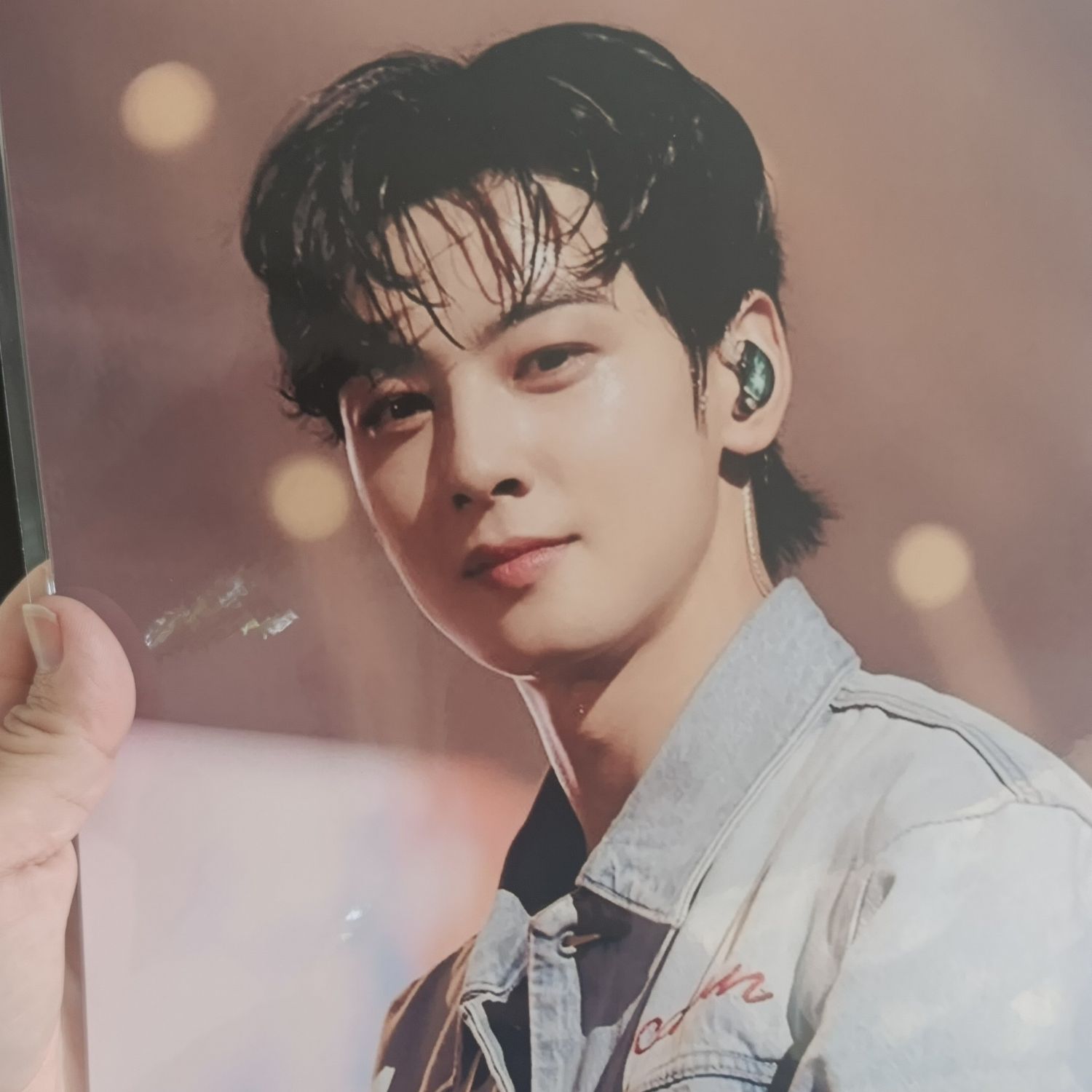 Behind-the-scenes cut of Cha Eunwoo