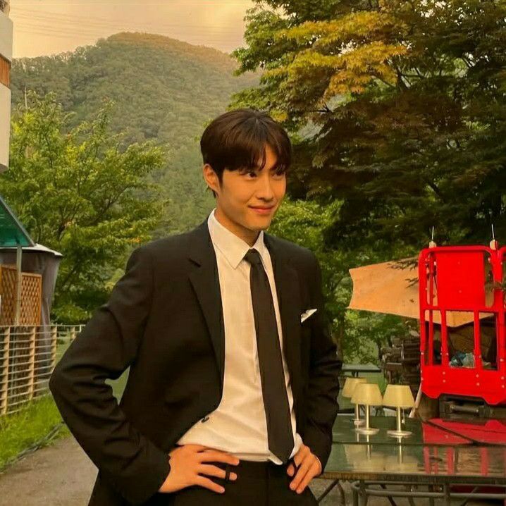 Recent activity shot of Lee Jongwon