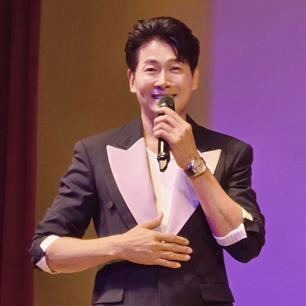 Behind-the-scenes cut of Kim Yongpil