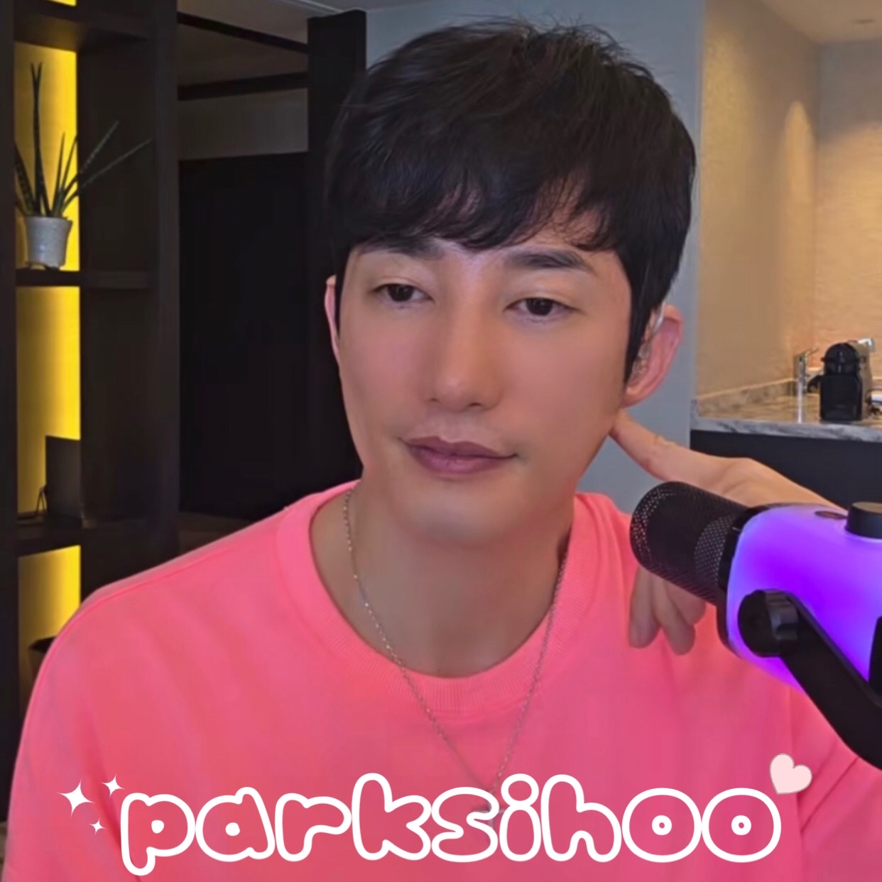 A moment captured by a fan of Park Sihoo