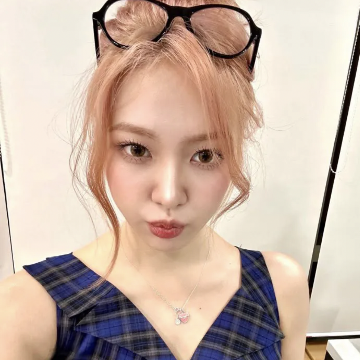 A moment captured by a fan of Yeri (1999)