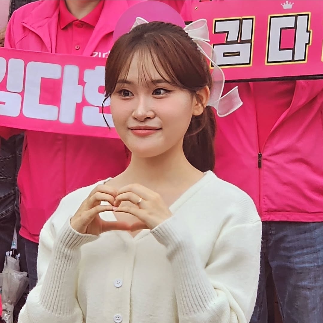 Behind-the-scenes cut of Kim Dahyun