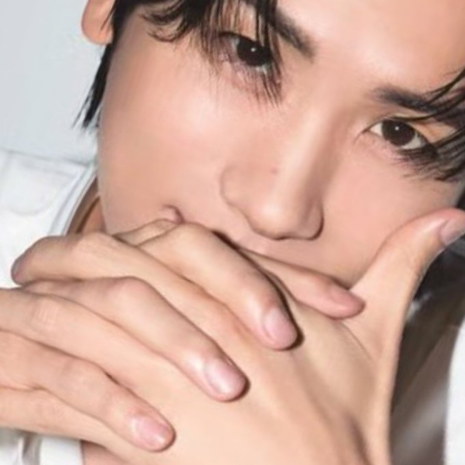A moment captured by a fan of Park Hyungsik
