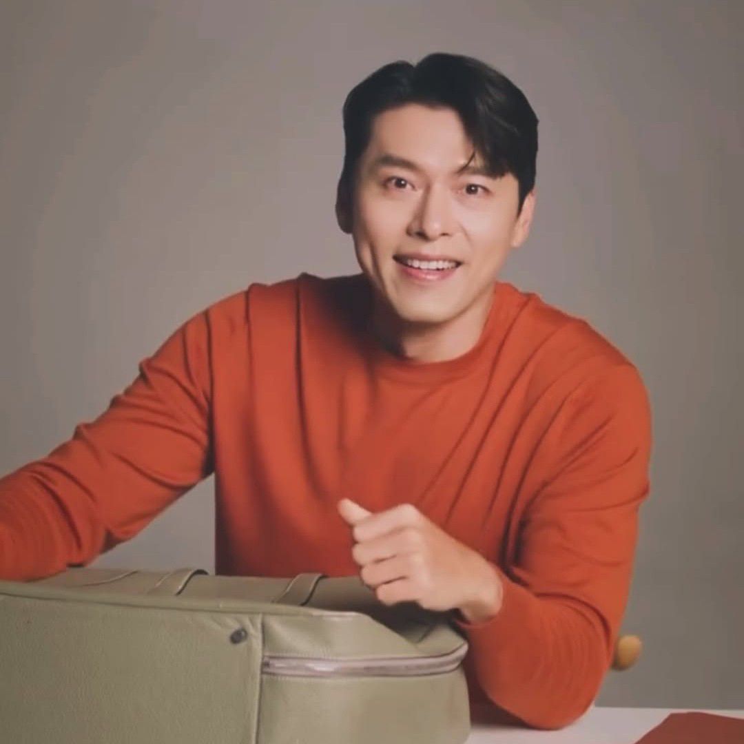 A moment captured by a fan of Hyun Bin