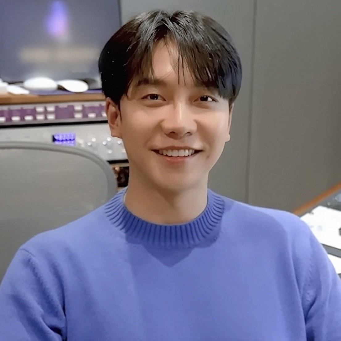 Behind-the-scenes cut of Lee Seunggi