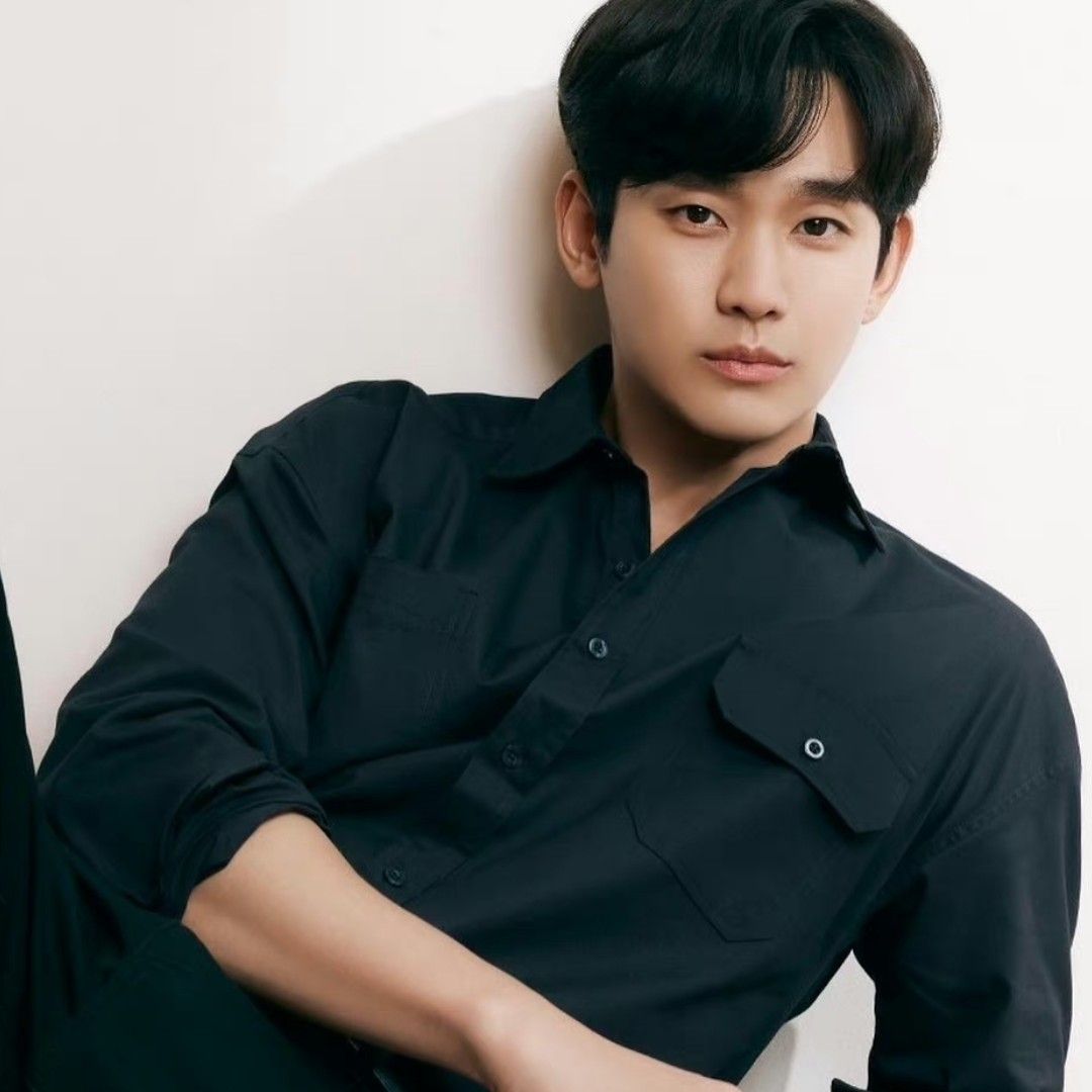 Recent activity shot of Kim Soohyun