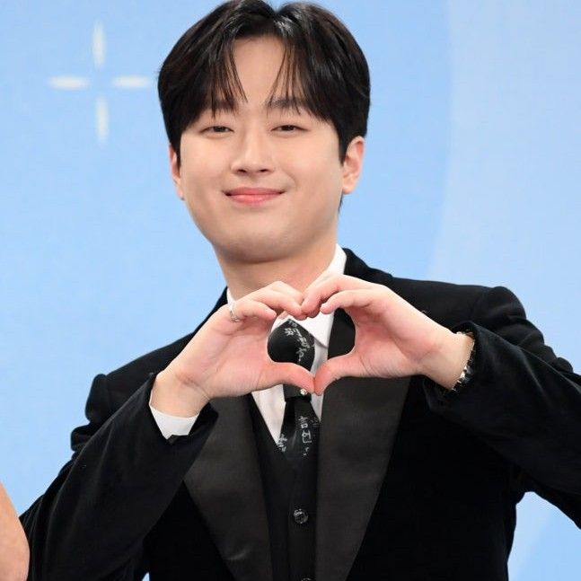 粉丝拍下的李灿元瞬间