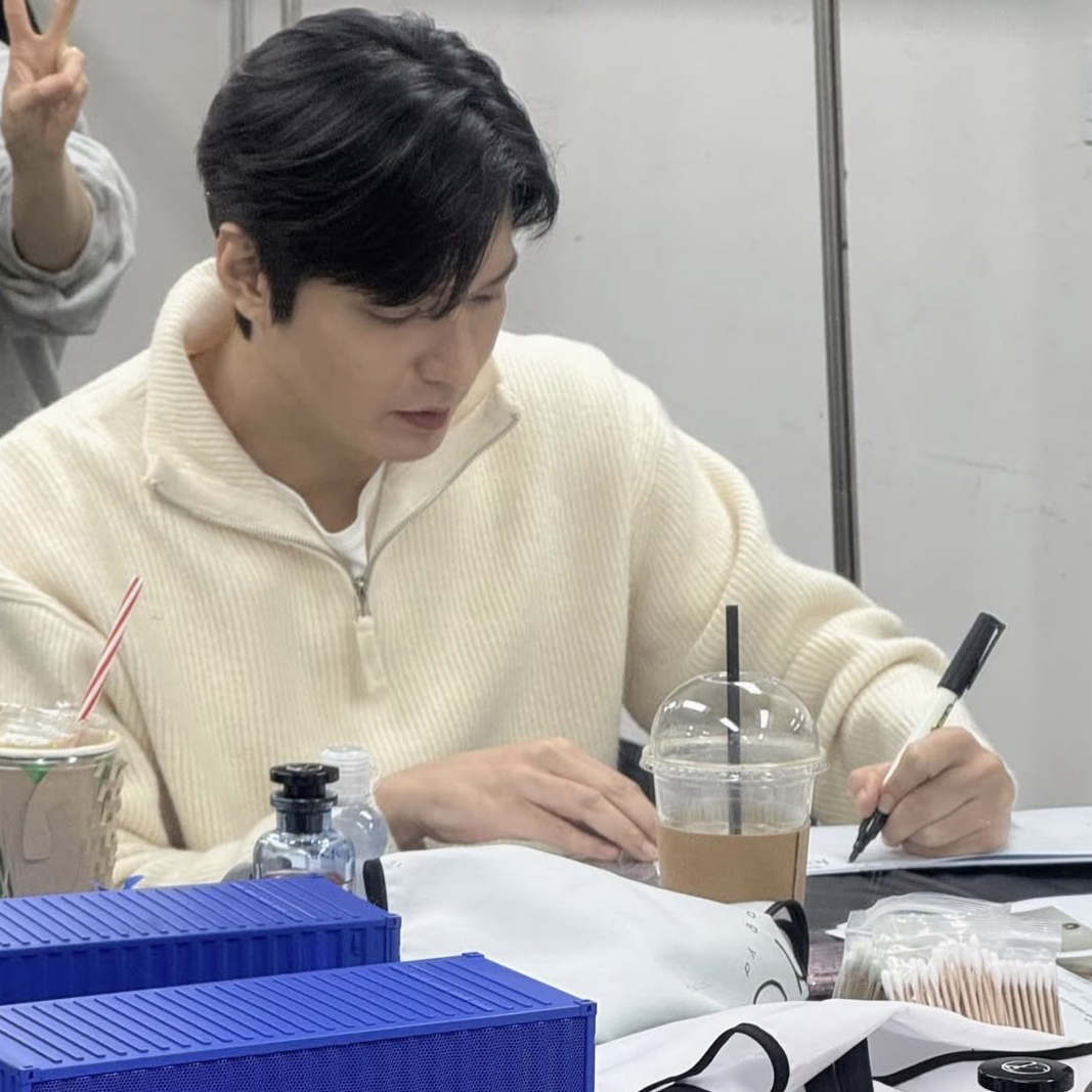 イ・ミンホの最近の活動ショット