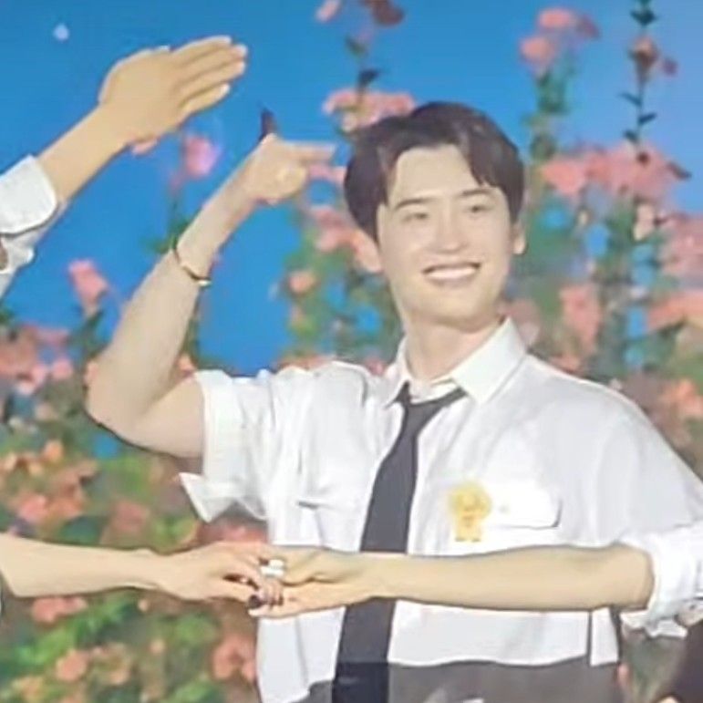 Behind-the-scenes cut of Lee Jongsuk