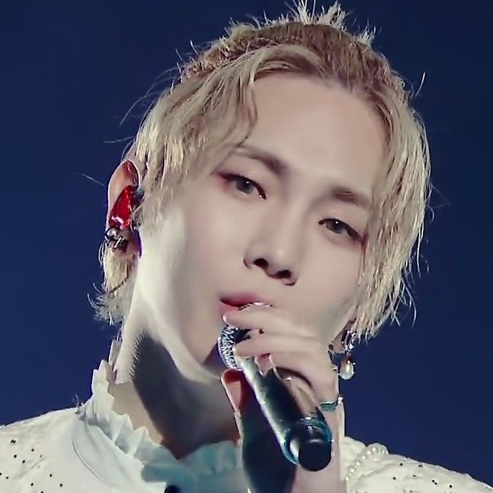 A moment captured by a fan of Key